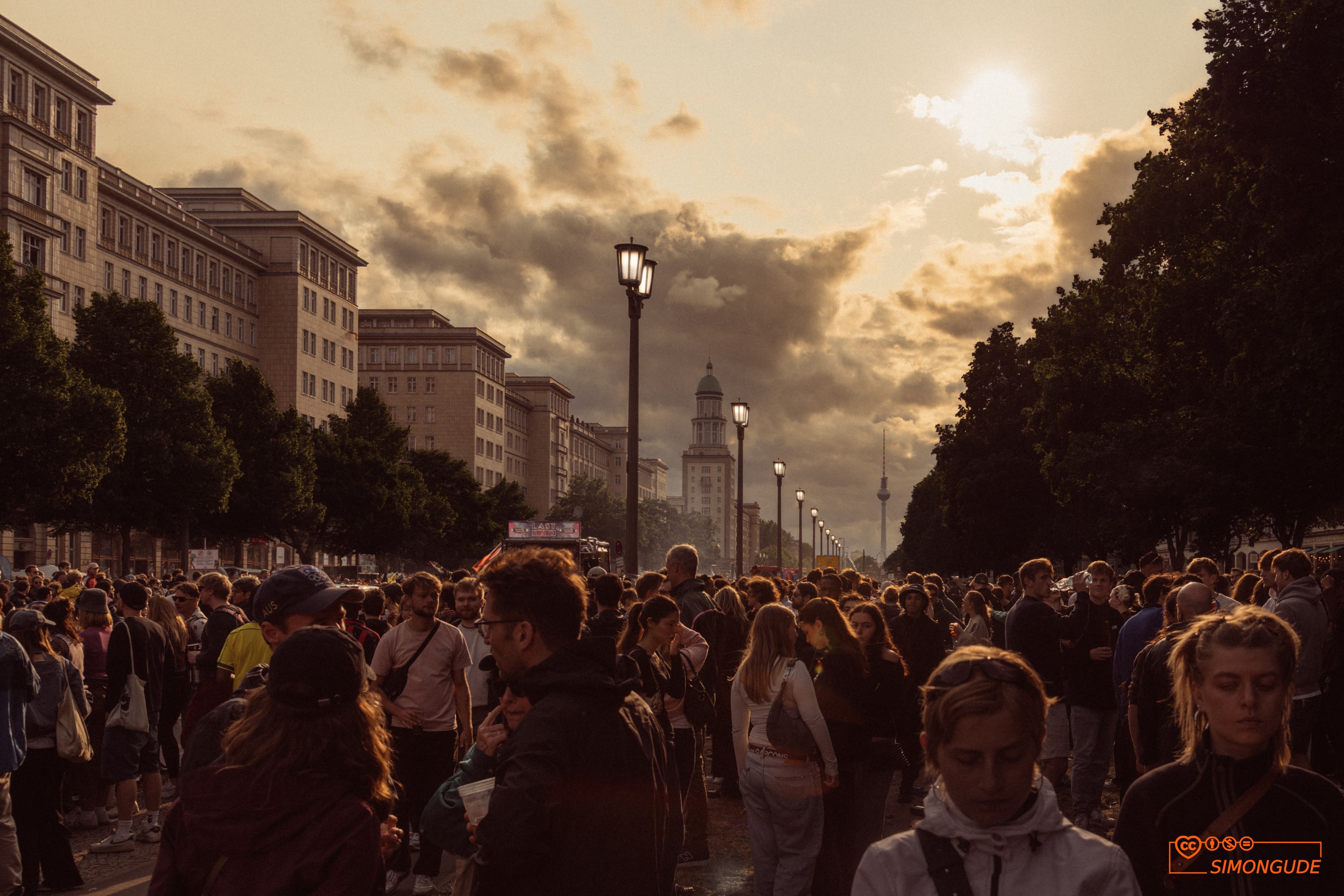 Street Photography by Simon Gude