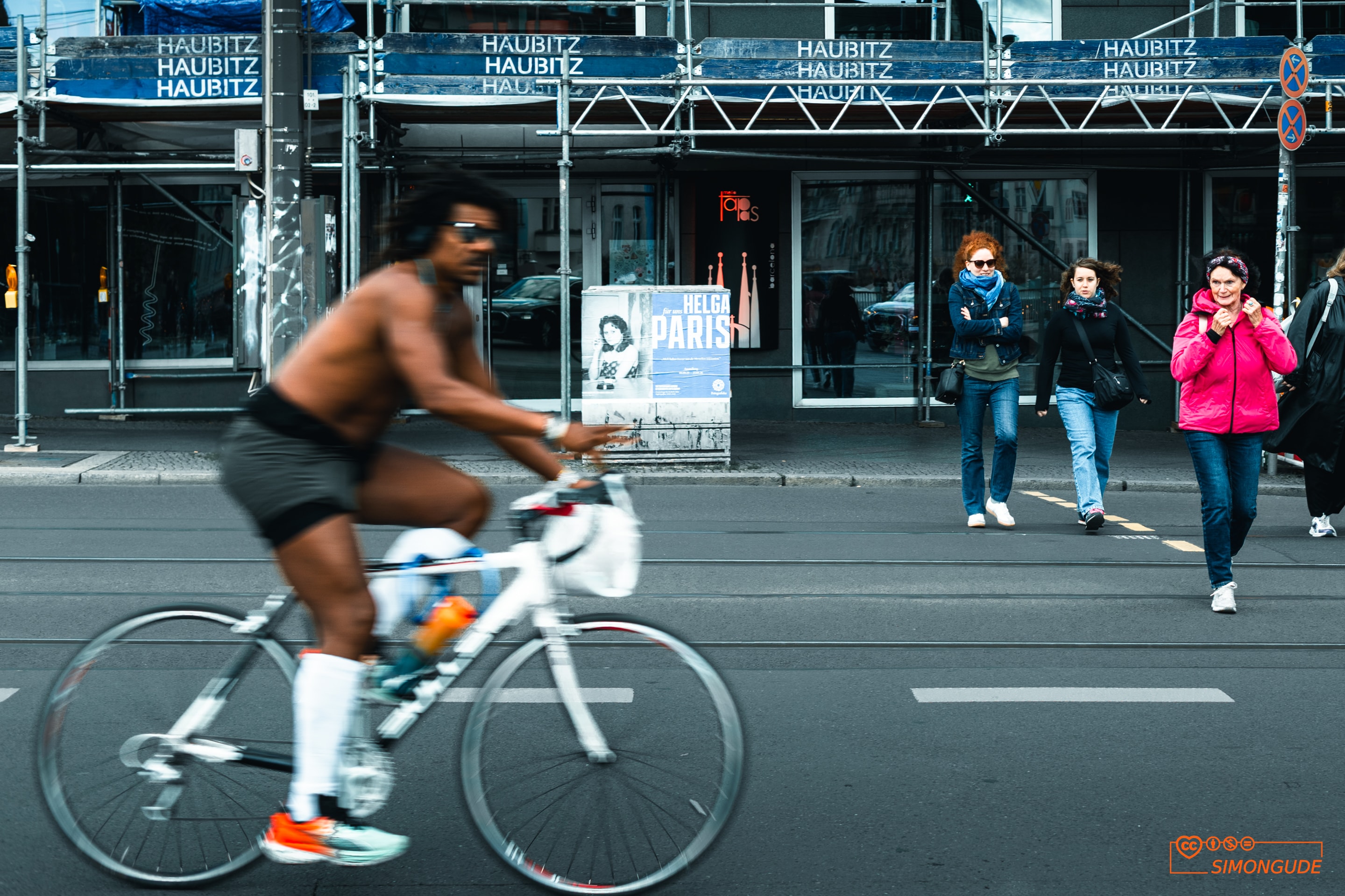 Street Photography by Simon Gude